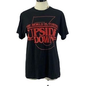 Stranger Things The World Is Upside Down Black Red Tee Shirt Size‎ Medium